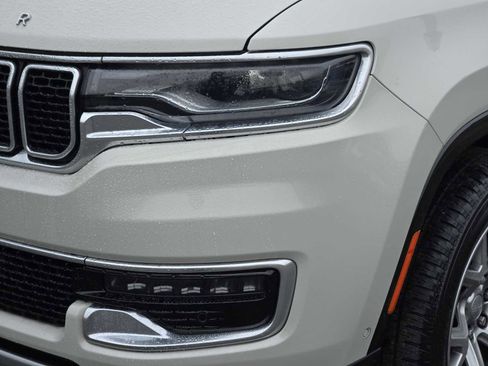 Used 2022 Jeep Wagoneer Series II AWD/4WD image 9
