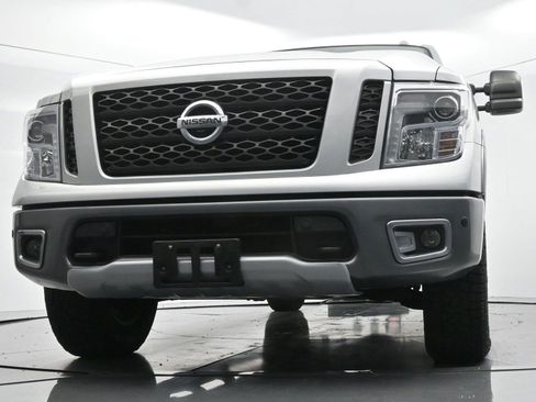 Used 2018 Nissan Titan PRO-4X w/ Pro-4x Convenience Package AWD/4WD image 49
