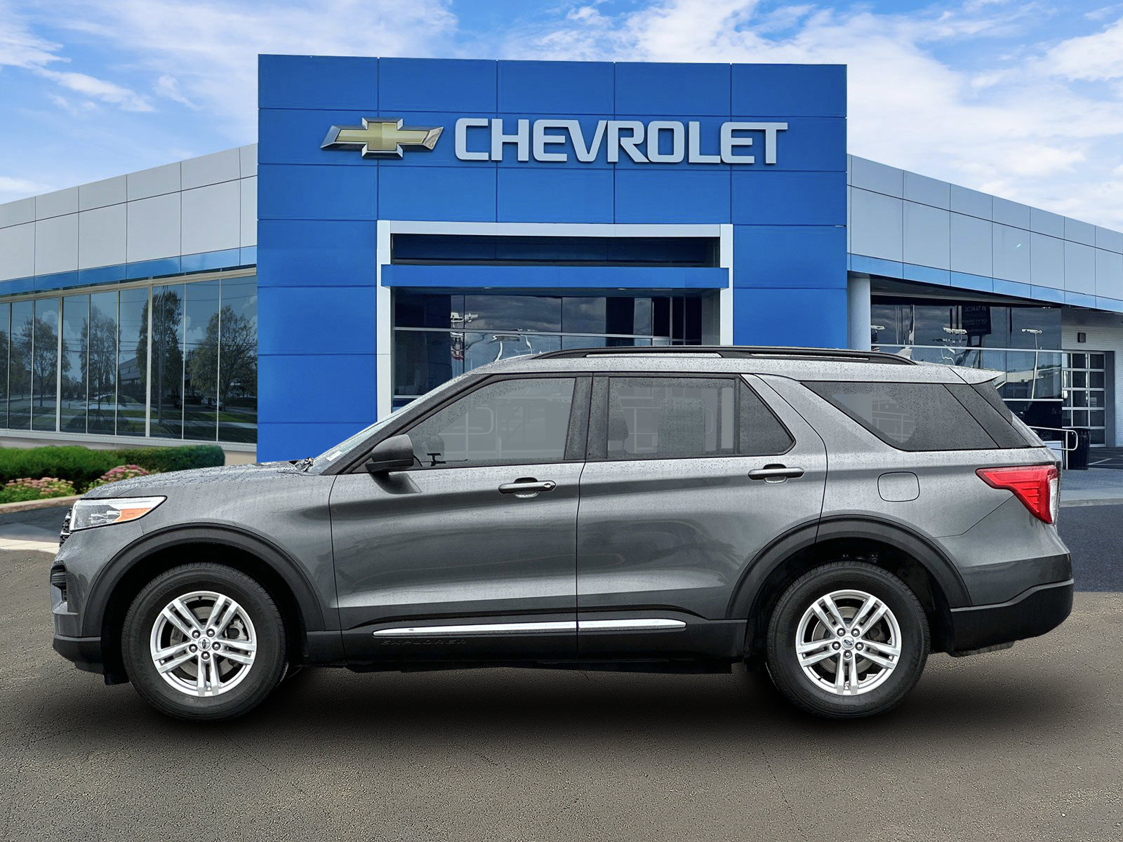 Used 2020 Ford Explorer XLT w/ Comfort Package AWD/4WD image 5