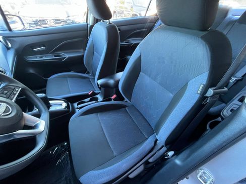 Used 2025 Nissan Versa SV FWD image 34
