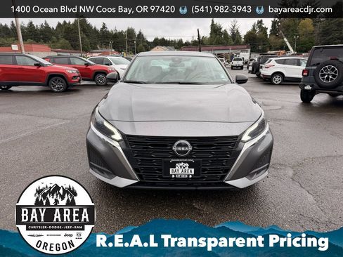 Used 2024 Nissan Altima 2.5 SV FWD image 2