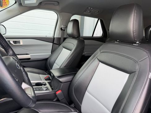 Used 2023 Ford Explorer XLT w/ Equipment Group 202A image 15