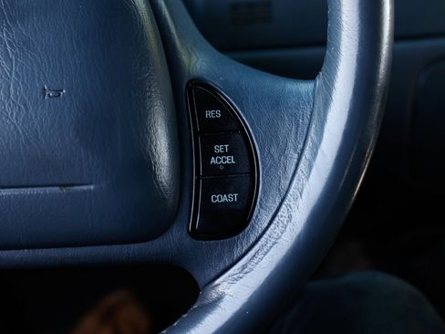 Used 1999 Lincoln Town Car Executive image 31