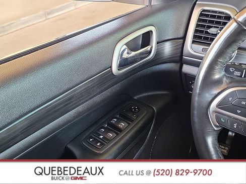 Used 2020 Jeep Grand Cherokee Laredo RWD image 18