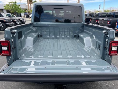 New 2026 Jeep Gladiator Mojave w/ Technology Group AWD/4WD image 19