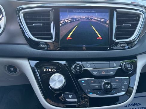 Used 2017 Chrysler Pacifica Touring Plus FWD image 23