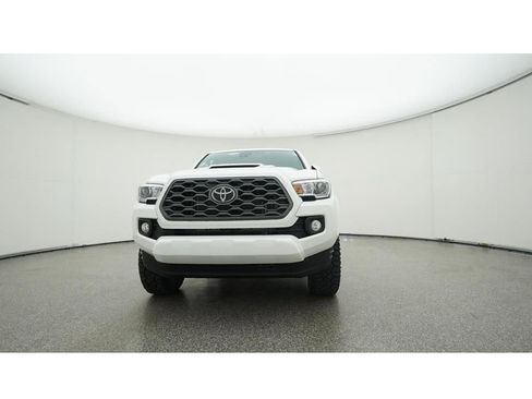 Used 2022 Toyota Tacoma TRD Sport w/ Technology Package AWD/4WD image 35