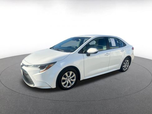 Used 2023 Toyota Corolla LE image 4