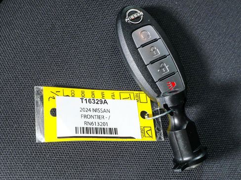 Used 2024 Nissan Frontier SV w/ Technology Package AWD/4WD image 36