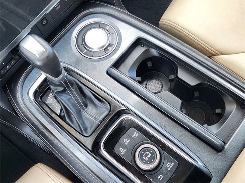 Used 2021 Nissan Armada SV w/ SV Appearance Package image 15