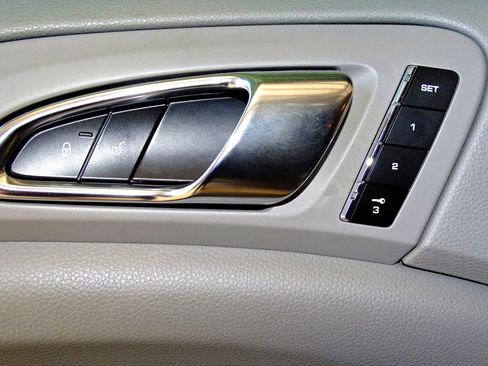 Used 2014 Porsche Cayenne GTS image 16