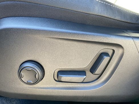 Used 2025 Volvo XC40 B5 Core image 78