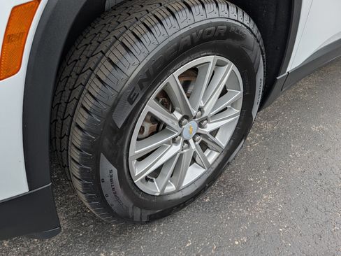 Used 2023 Chevrolet Traverse LT FWD image 16