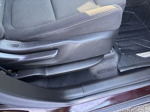 Used 2021 Chevrolet Traverse LT image 42