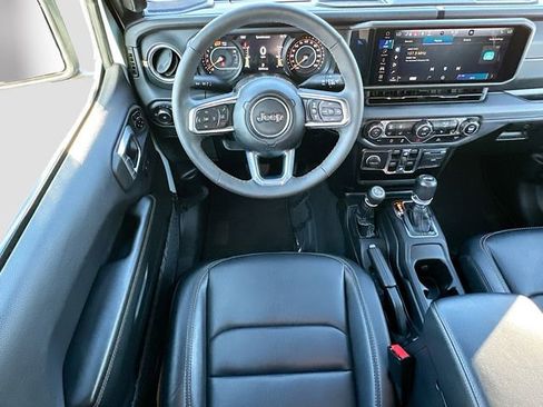 Used 2024 Jeep Wrangler Sahara image 21
