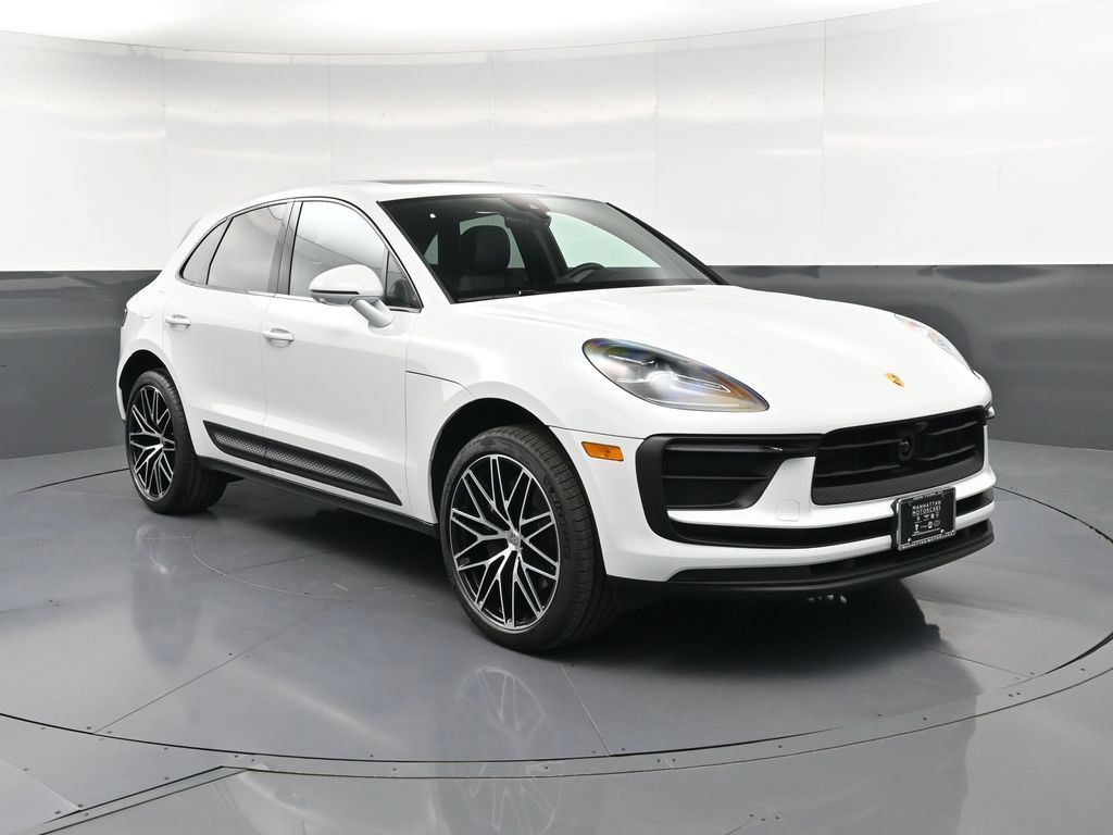 Certified 2026 Porsche Macan AWD/4WD image 10