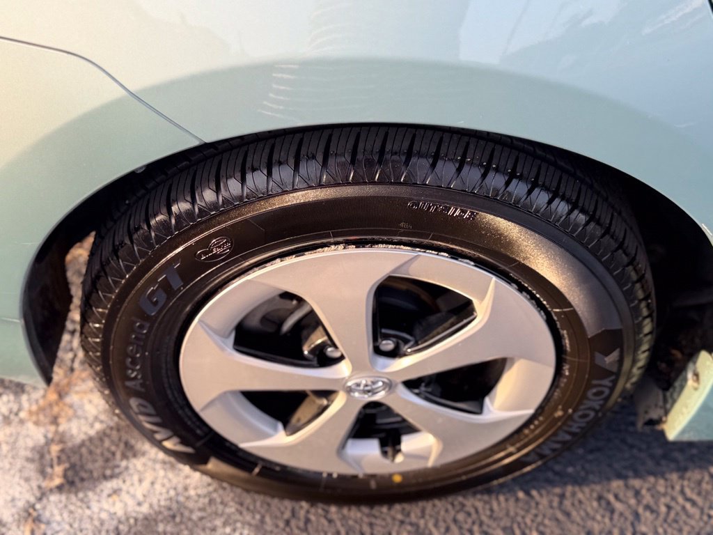 Used 2013 Toyota Prius Four w/ Deluxe Solar Roof Pkg FWD image 38