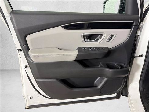 Used 2024 Honda Pilot EX-L image 10