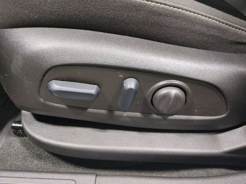 Used 2023 GMC Acadia SLE w/ Driver Convenience Package image 17