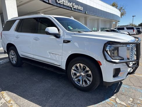 Used 2021 GMC Yukon Denali image 2