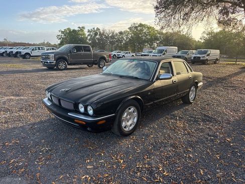 Used 2003 Jaguar XJ8 RWD image 1