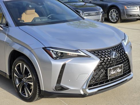 Certified 2023 Lexus UX 250h FWD w/ Accessory Package (Z2) image 7