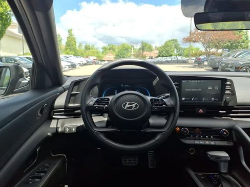Used 2025 Hyundai Elantra Sport FWD image 18