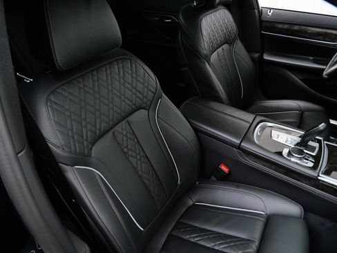 Used 2022 BMW 750i xDrive w/ M Sport Package image 13