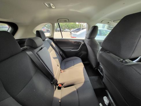Used 2020 Toyota RAV4 LE AWD/4WD image 9