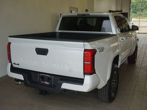 Used 2025 Toyota Tacoma TRD Sport AWD/4WD image 14