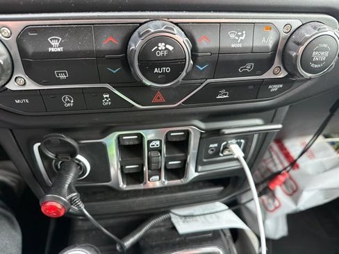Used 2023 Jeep Gladiator Sport AWD/4WD image 7