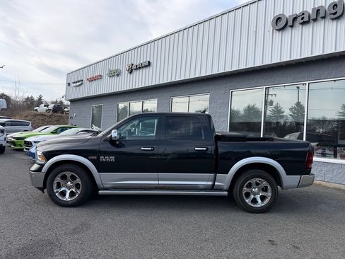 Used 2017 RAM 1500 Laramie w/ Convenience Group AWD/4WD image 3
