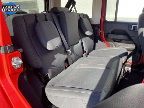 Used 2024 Jeep Wrangler Unlimited Sahara image 11