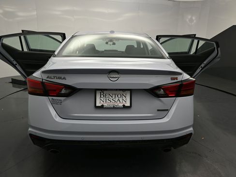 Used 2024 Nissan Altima 2.0 SR FWD image 10