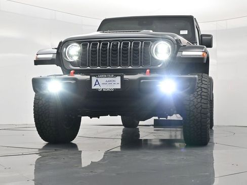 New 2025 Jeep Gladiator Mojave image 31