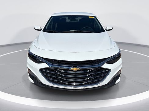 Used 2025 Chevrolet Malibu LT FWD image 2