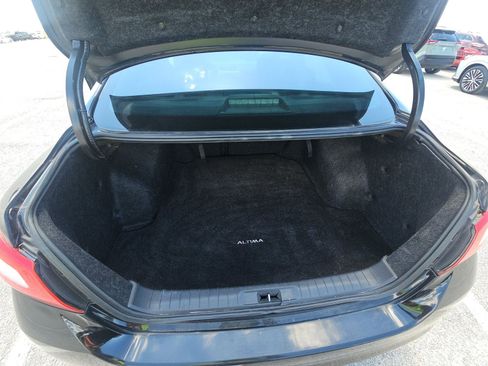 Used 2016 Nissan Altima 2.5 SR w/ Interior Lighting Package FWD image 13