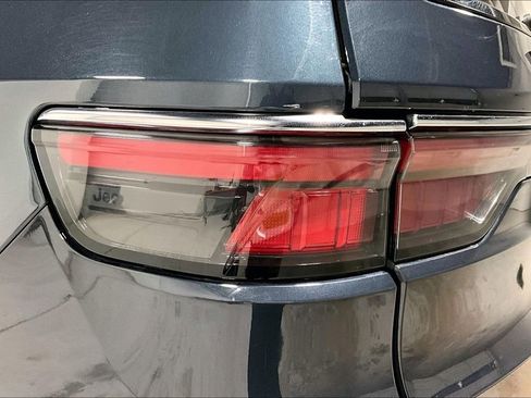 Used 2023 Jeep Wagoneer 4WD w/ Convenience Group I image 38