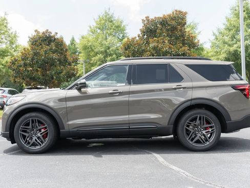 New 2026 Ford Explorer ST-Line w/ ST-Line Street Pack RWD image 7