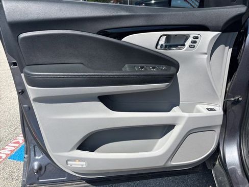 Used 2021 Honda Pilot Touring image 17