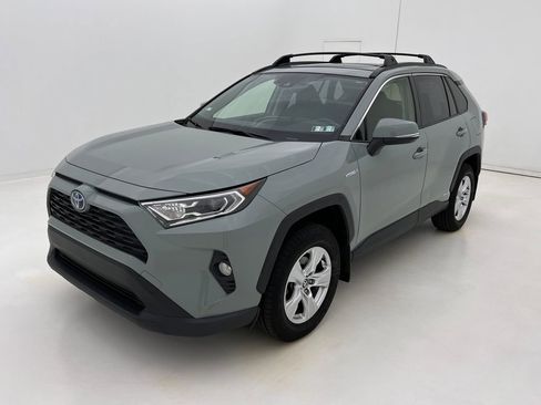 Used 2021 Toyota RAV4 XLE image 8
