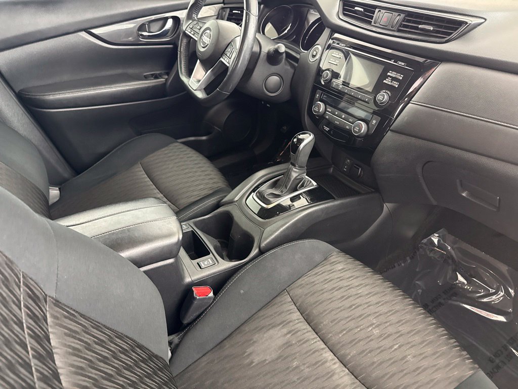 Used 2017 Nissan Rogue SV FWD image 23