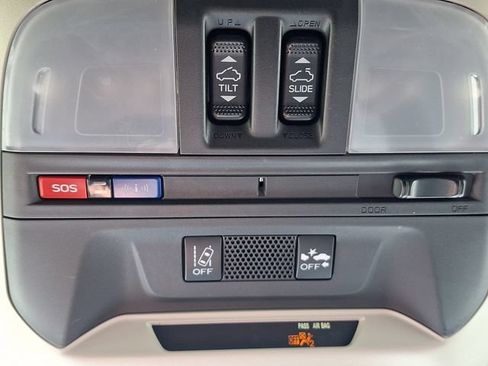 Used 2019 Subaru Crosstrek 2.0i Limited w/ Moonroof Package w/Navigation AWD/4WD image 34