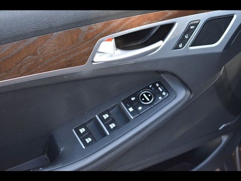 Used 2015 Hyundai Genesis 5.0 RWD image 19