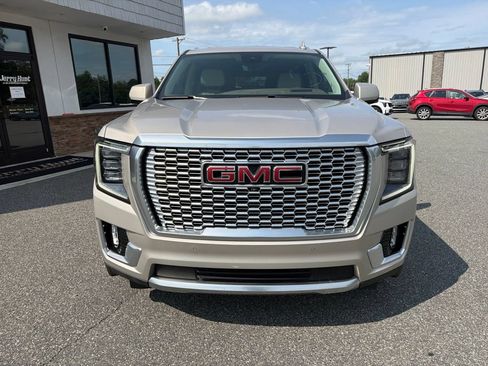 Used 2024 GMC Yukon XL Denali w/ Denali Reserve Package AWD/4WD image 11