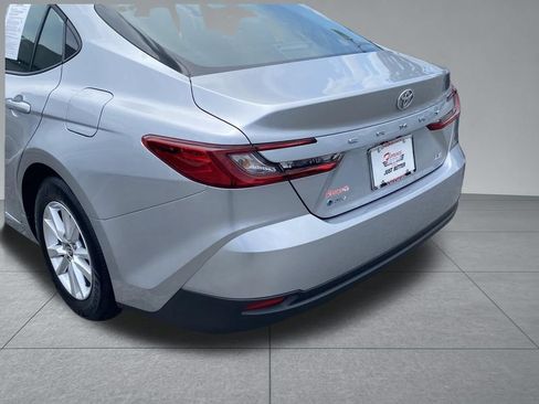 Used 2025 Toyota Camry LE FWD image 11