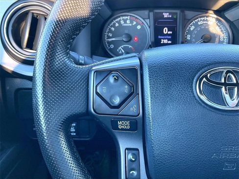 Used 2020 Toyota Tacoma TRD Sport image 21
