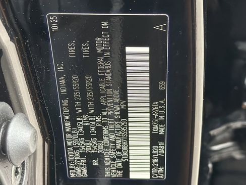 Used 2026 Toyota Highlander Limited AWD/4WD image 35