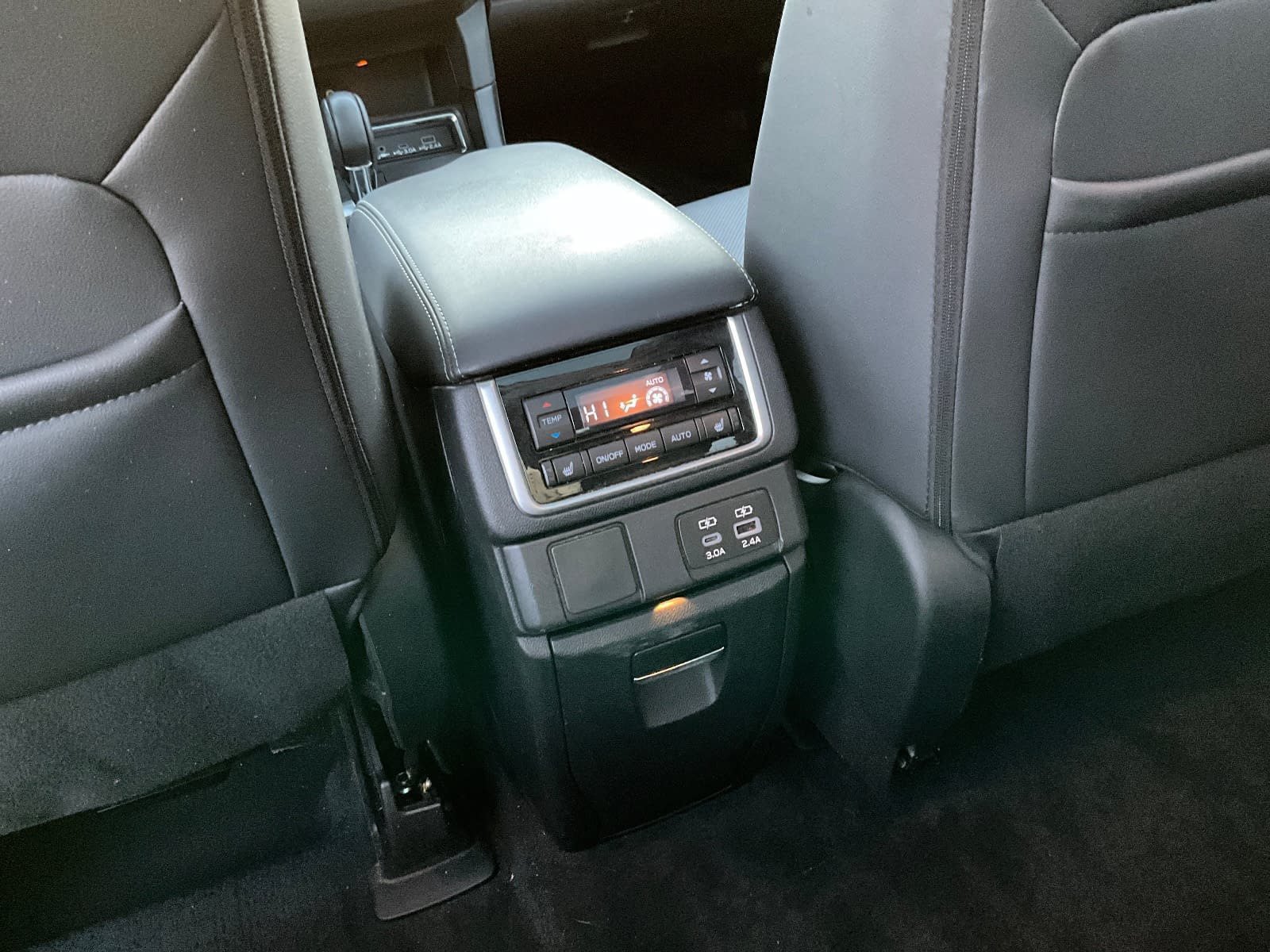 Used 2024 Subaru Ascent Limited w/ Technology Package AWD/4WD image 10