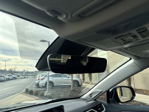 Used 2022 Toyota RAV4 Limited image 27